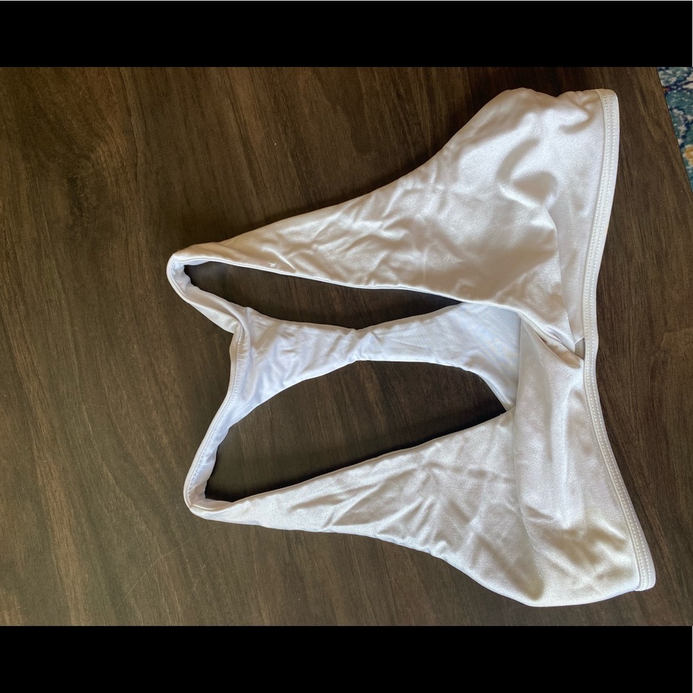 Forever 21 athletic style swimsuit top. Very flattering and supportive